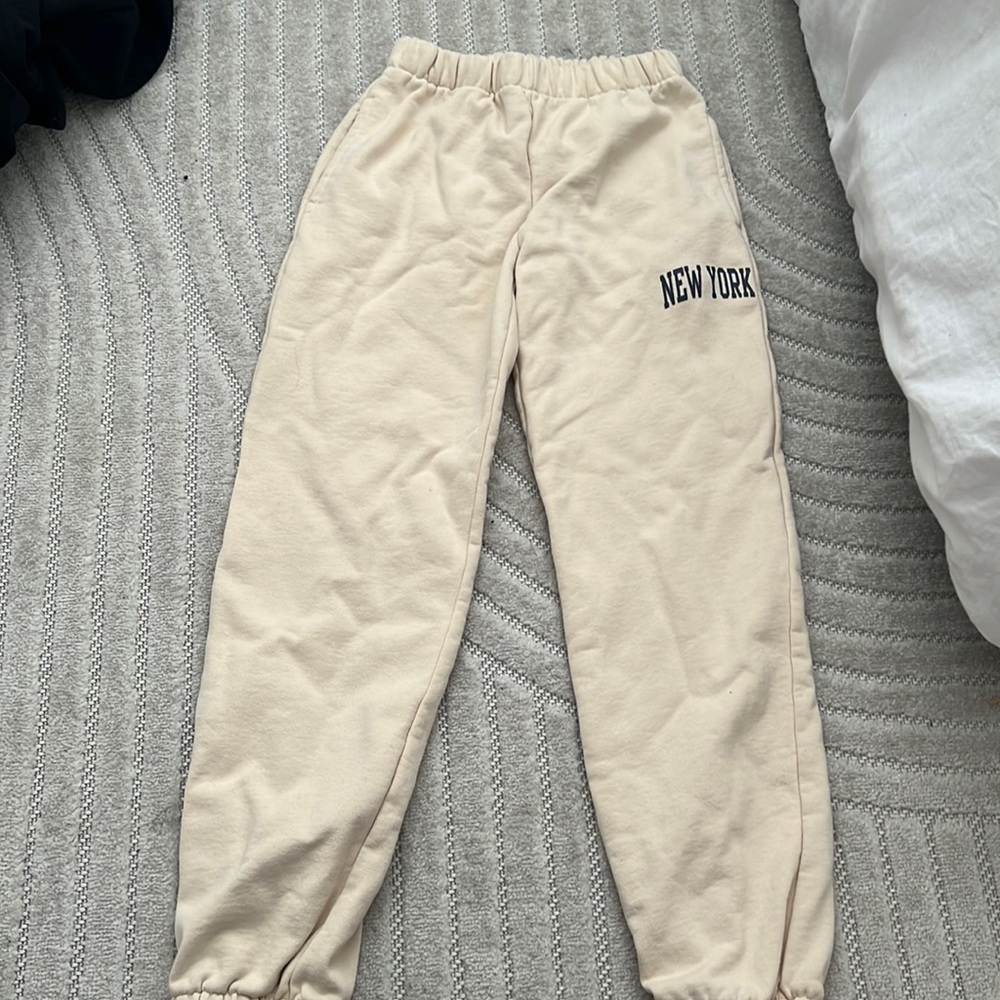 Brandy Melville New York print pant